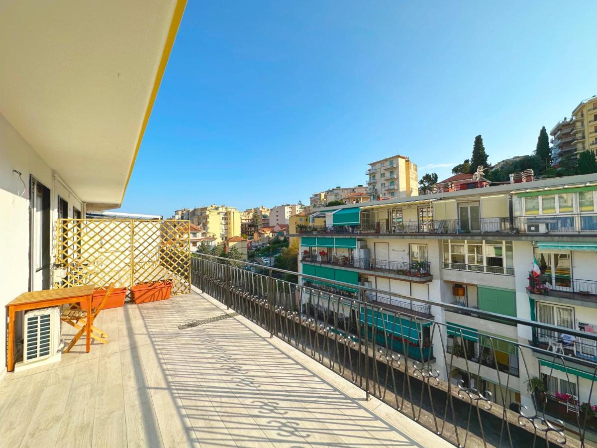 Wh - Cuore Home - Attico Monolocale Con Parcheggio Gratuito - 5 Minuti Dal Centro - Wifi Sanremo Bagian luar foto