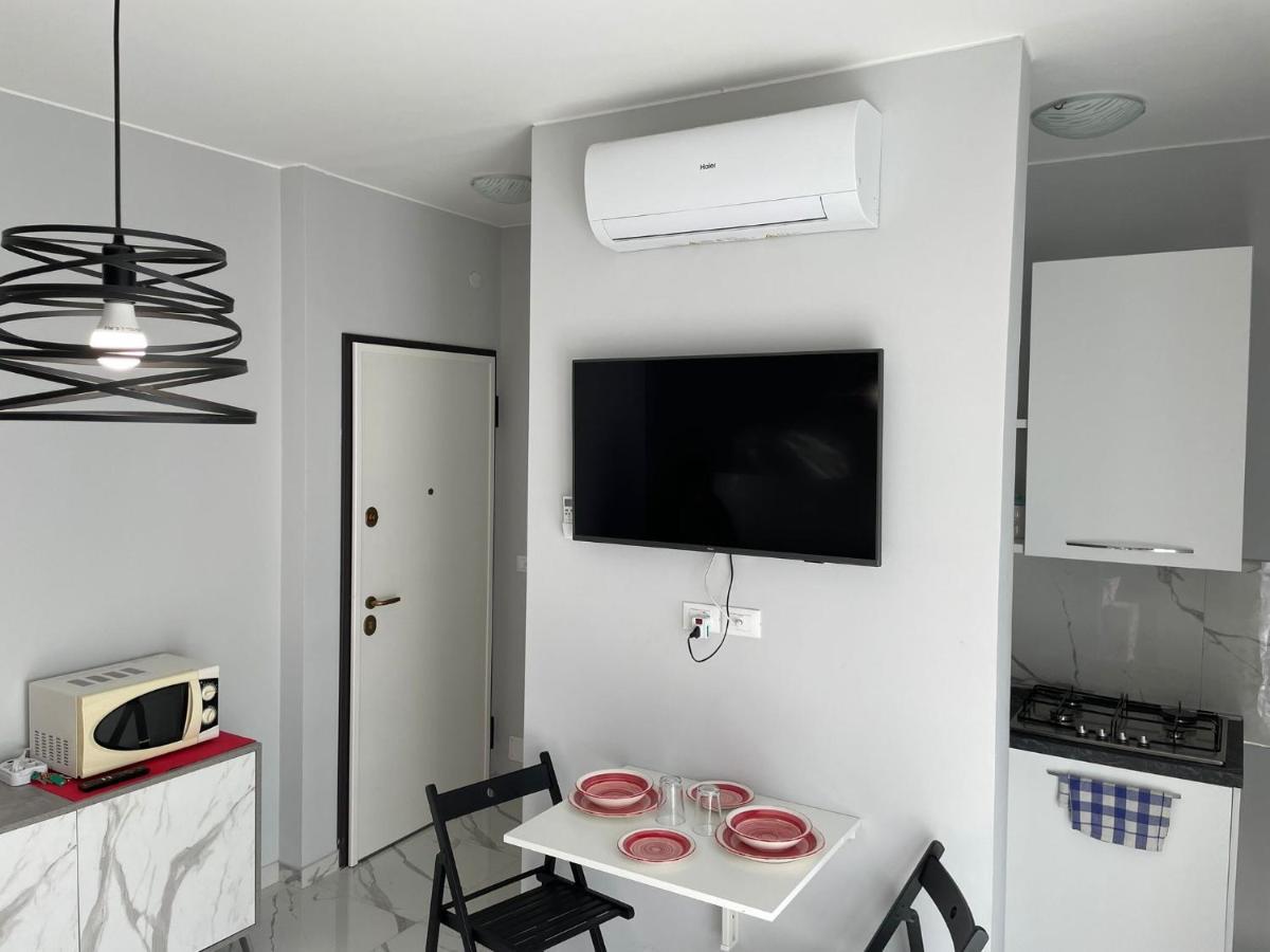 Wh - Cuore Home - Attico Monolocale Con Parcheggio Gratuito - 5 Minuti Dal Centro - Wifi Sanremo Bagian luar foto