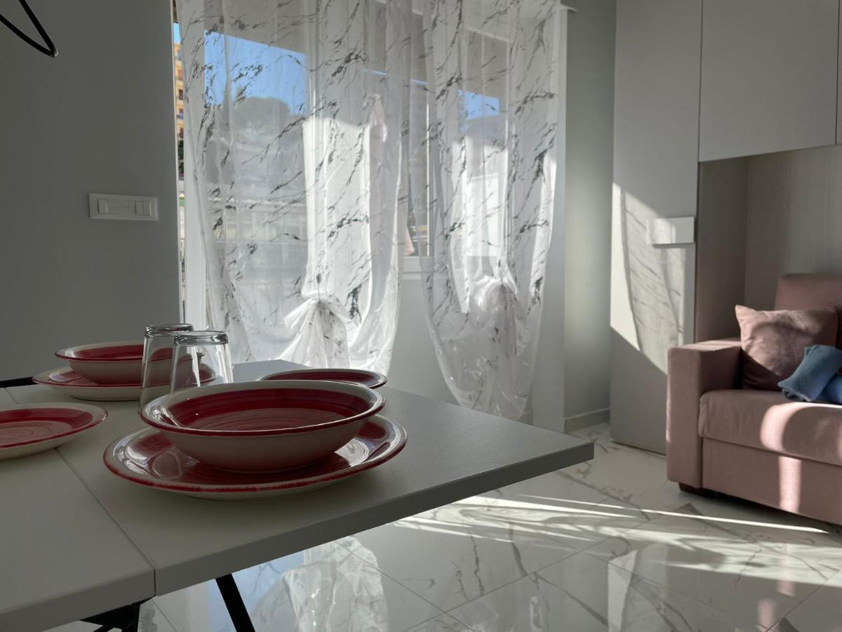 Wh - Cuore Home - Attico Monolocale Con Parcheggio Gratuito - 5 Minuti Dal Centro - Wifi Sanremo Bagian luar foto