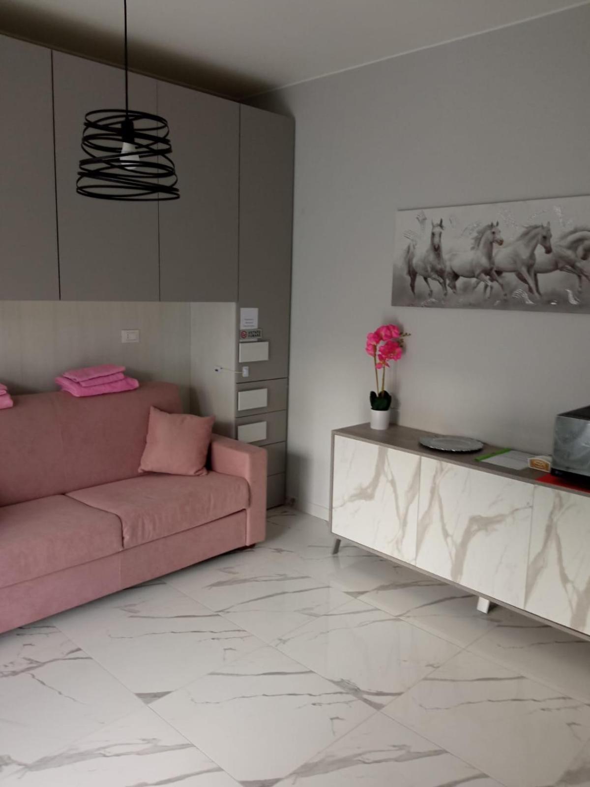 Wh - Cuore Home - Attico Monolocale Con Parcheggio Gratuito - 5 Minuti Dal Centro - Wifi Sanremo Bagian luar foto