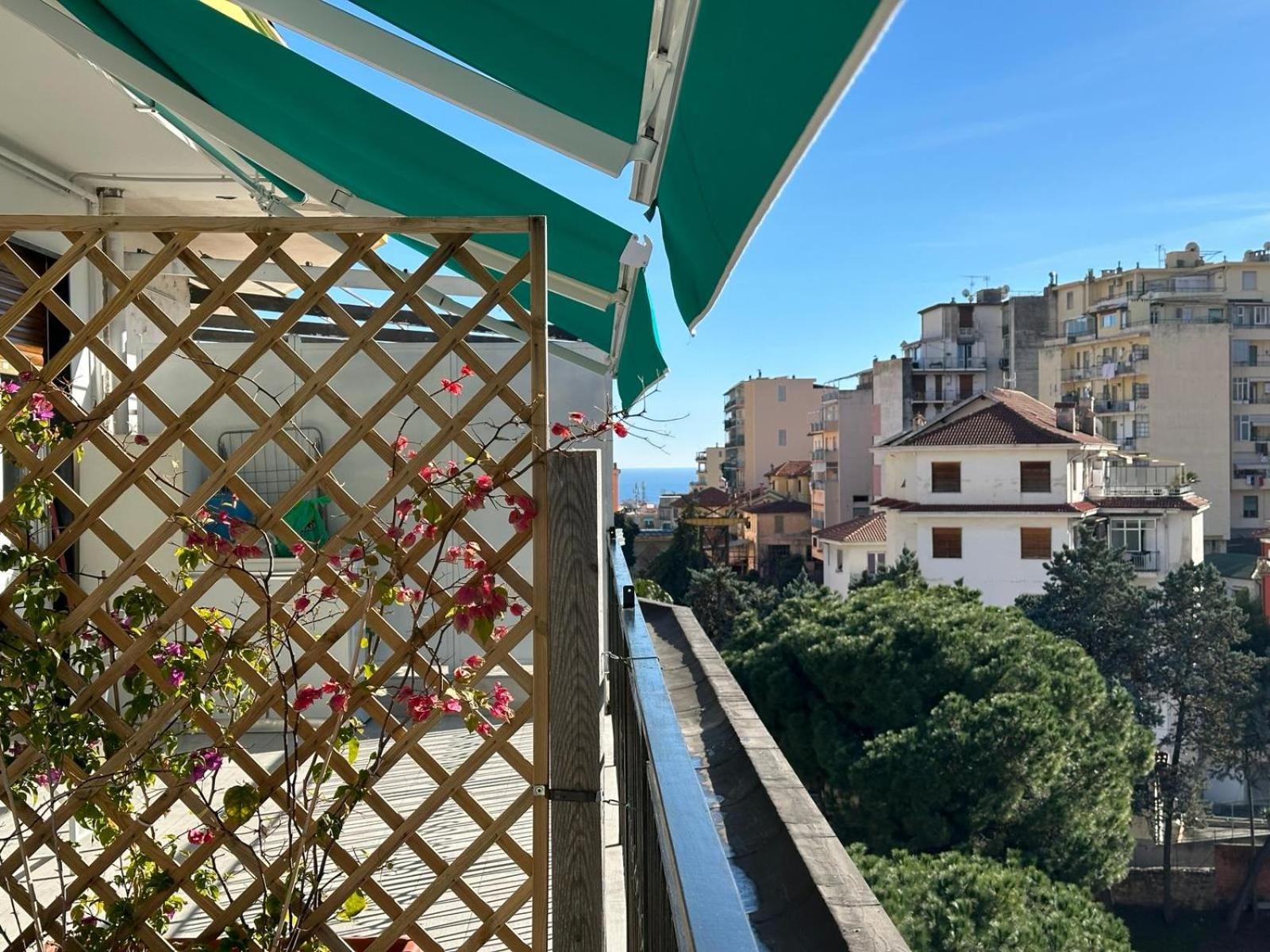 Wh - Cuore Home - Attico Monolocale Con Parcheggio Gratuito - 5 Minuti Dal Centro - Wifi Sanremo Bagian luar foto