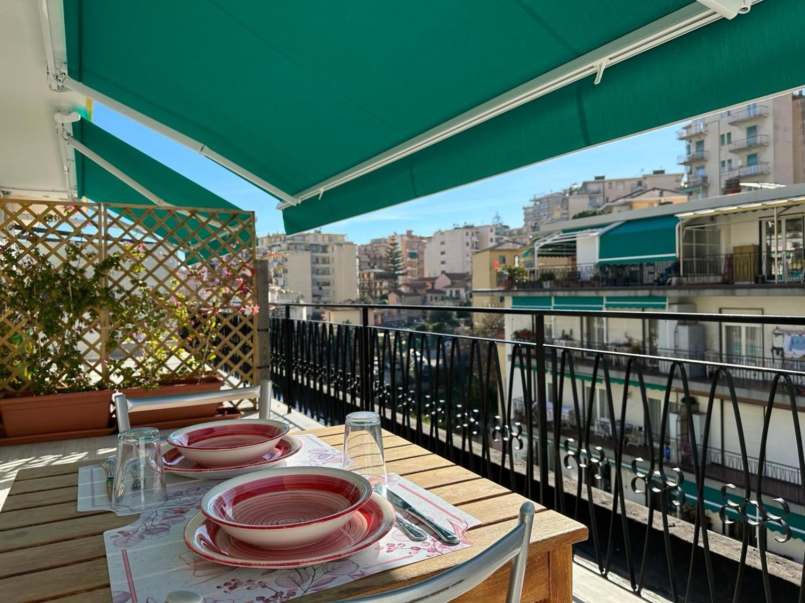 Wh - Cuore Home - Attico Monolocale Con Parcheggio Gratuito - 5 Minuti Dal Centro - Wifi Sanremo Bagian luar foto